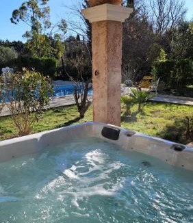 Gareoult Bed & Breakfast | Suite de charme & jacuzzi 83 - Love Room