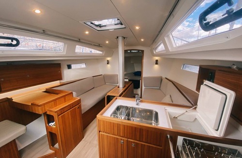 7th Arrondissement Boat Rental | Sun-Kissed Sailing Adventure to Viejo Puerto