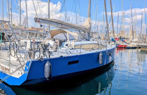 7th Arrondissement Boat Rental | Sun-Kissed Sailing Adventure to Viejo Puerto