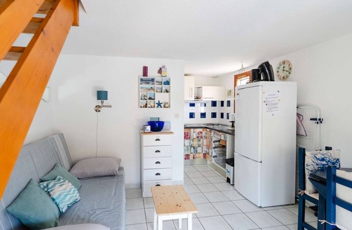 Les Ayguades Villa | Sunny 2BR Pavilion with Terrace, Pool Access & Parking - Near Beach