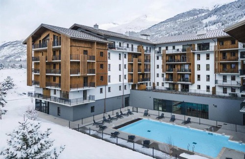 La Salle-les-Alpes Apartment | Sunny Alpine Retreat with Sauna, Pool