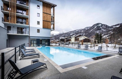 La Salle-les-Alpes Apartment | Sunny Alpine Retreat with Sauna, Pool