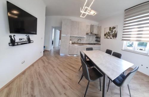 Monfalcone Apartment | Sunny CentralApartment -3 bedrooms ,Private Parking