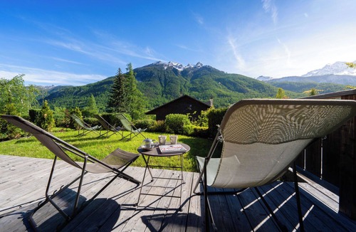 Le Serre Barbin Apartment | Superb 8-room apartment in chalet. South-facing garden and terrace. Fireplace