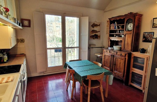 Est Apartment | Superb, bright, walk-through apartment 10m from town centre-Free parking-4