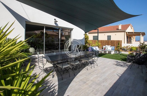 Hyeres Villa | Superb contemporary villa PIED DANS L'EAU - plage de l'Ayguade/with plancha