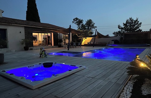Cabries Villa | Superb modern villa overlooking the Ste Victoire between sea and mountains