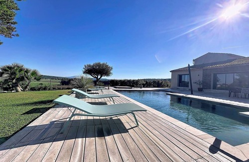 Cabries Villa | Superb modern villa overlooking the Ste Victoire between sea and mountains