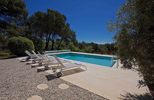 Roussillon Villa | Superb renovated Provencal villa with heated pool, in a quiet pine forest