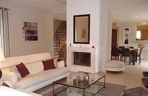 Eygalieres Villa | Superb Villa with Heated Pool and Air-Conditioning