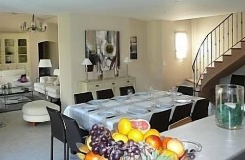 Eygalieres Villa | Superb Villa with Heated Pool and Air-Conditioning