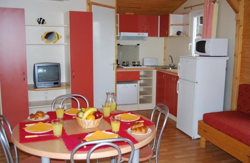 Cap d'Agde Cottage | Surface area : about 33 m². Living room with bed-settee. Bedroom with double bed