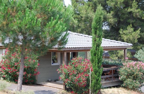 Cap d'Agde Cottage | Surface area : about 33 m². Living room with bed-settee. Bedroom with double bed