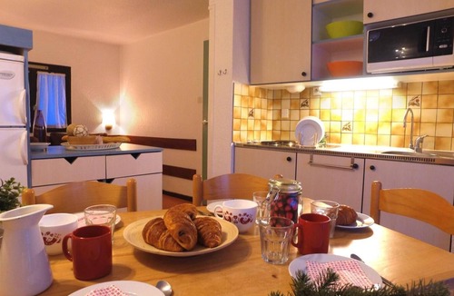 Saint-Leger-les-Melezes Apartment | Swimming pool, sauna, hammam, balcony, parking, tv, ski locker, 28m², Saint-Léger-les-Mélèzes