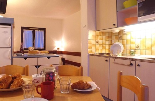 Saint-Leger-les-Melezes Apartment | Swimming pool, sauna, hammam, balcony, parking, tv, ski locker, 28m², Saint-Léger-les-Mélèzes