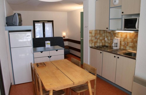 Saint-Leger-les-Melezes Apartment | Swimming pool, sauna, hammam, balcony, parking, tv, ski locker, 28m², Saint-Léger-les-Mélèzes