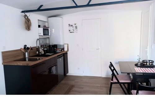 Aubagne Apartment | T1 at the foot of Garlaban with small garden