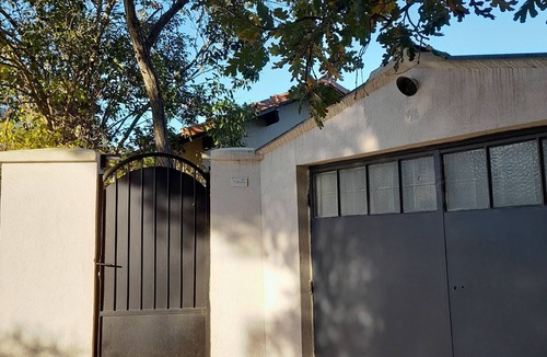 Aubagne Apartment | T1 at the foot of Garlaban with small garden