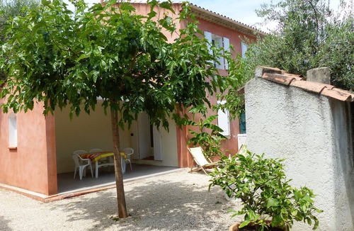 Les Lecques Apartment | T2 35 m² 300m from the Mas des Muriers beach parking and private garden