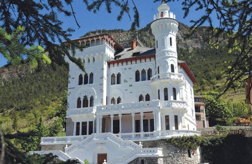 Jausiers Apartment | T2 Apartment in Castle, 4 people, pool, pets allowed