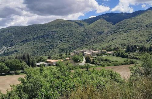 Auribeau Apartment | T2 au calme au cœur du luberon