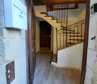 Auribeau Apartment | T2 au calme au cœur du luberon