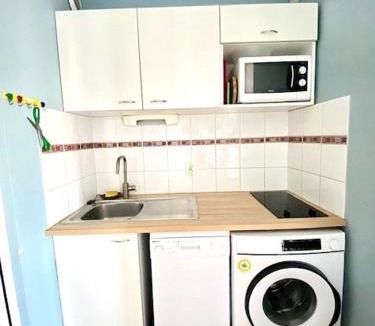 Saintes-Maries-de-la-Mer Apartment | T2 cabine avec piscine collective, parking, climatisation, pour 4 personnes