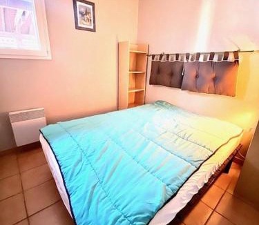 Saintes-Maries-de-la-Mer Apartment | T2 cabine avec piscine collective, parking, climatisation, pour 4 personnes