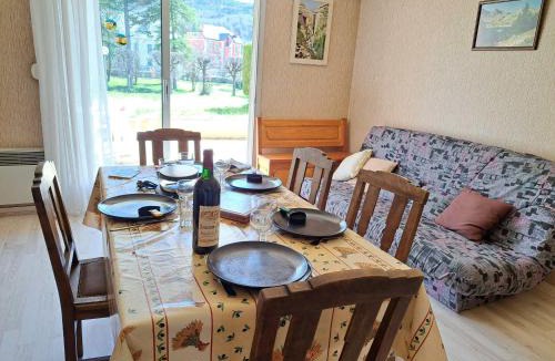 Barcelonnette Apartment | T2 centre de Barcelonnette avec garage fermé - FR-1-165A-101