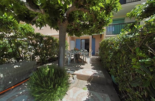 Saint-Pierre-la-Mer Apartment | T2 ground floor apartment with terrace