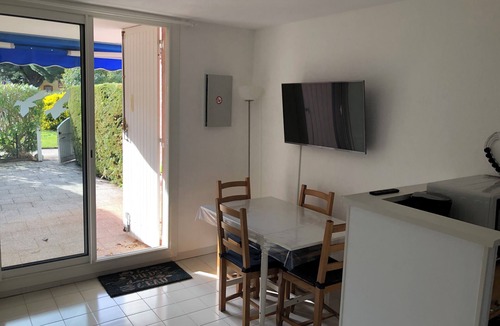Cavaliere Apartment | T2 RDC lavandou cavaliere 80 metres from the superb cavaliere beach