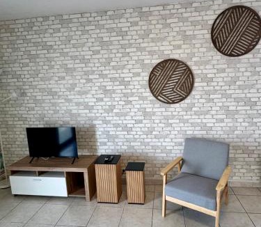 Istres Apartment | T2 Spacieux, Lumineux et Centrale