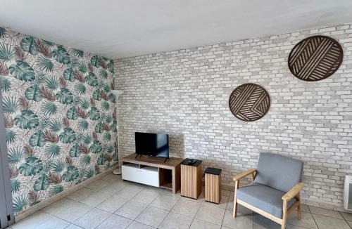 Istres Apartment | T2 Spacieux, Lumineux et Centrale