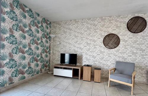 Istres Apartment | T2 Spacieux, Lumineux et Centrale