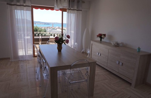 Sanary-sur-Mer Apartment | T2, superb sea view