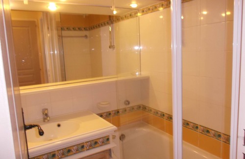 Les Restanques Apartment | T2LES RESTANQUES DE ST TROPEZ SEA SWIMMING POOL AIR CONDITIONING