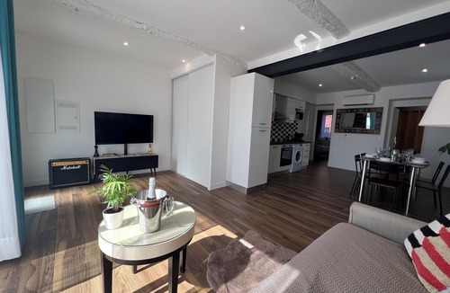 La Trinite Apartment | T3 air-conditioned 6 pers. with terrace, jacuzzi & parking - near Nice & Monaco