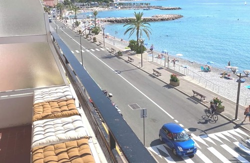 Roquebrune-Cap-Martin Apartment | T3 directly by the sea 4/5 people. A/C, enclosed garage, amazing view.