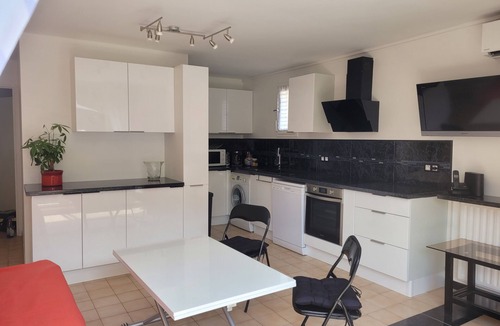 Boulouris-sur-Mer Apartment | T3 RDJ South, Sea residence exit