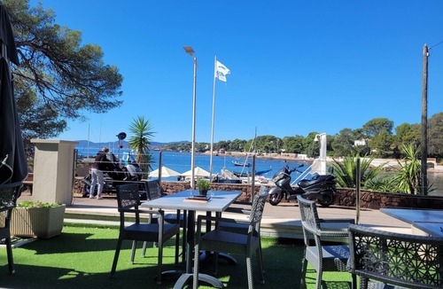 Boulouris-sur-Mer Apartment | T3 RDJ South, Sea residence exit