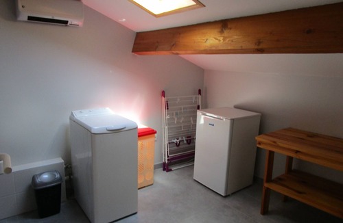 Saint-Bres Apartment | T3 shaded terrace apartment in a small village 20 minutes from the beaches