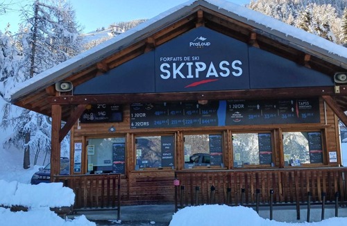 Pra Loup Apartment | T4 3 bedrooms - 6 pers - 350 m. from cable car - Pra-Loup ski resort WINTER/SUMMER