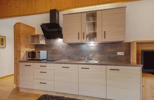 Verano Apartment | Thalerhof Apartment Verena with Wi-Fi, Balcony, Terrace & Garden