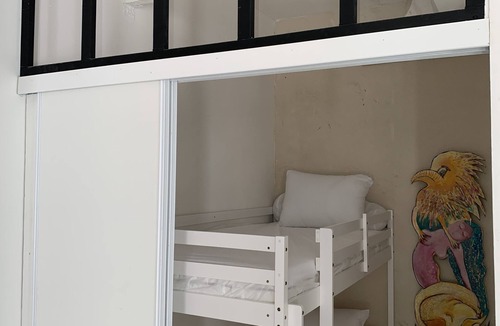 Pomerols House | The Almonds