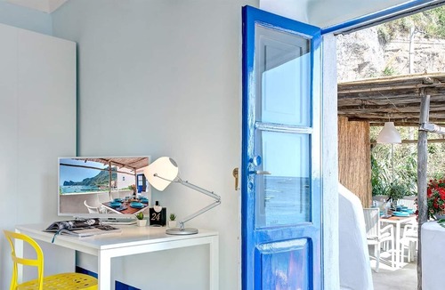 Marina del Cantone Apartment | The Fisherman’s Suite – Steps from the beach