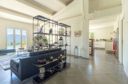 Gemenos Villa | The Garlaban setting