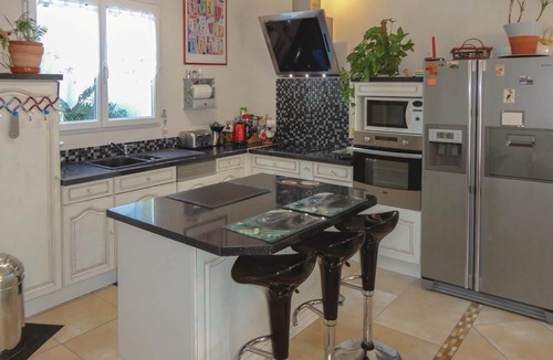 Villeneuve-les-Beziers House | The house is modern, bright and has air conditioning.