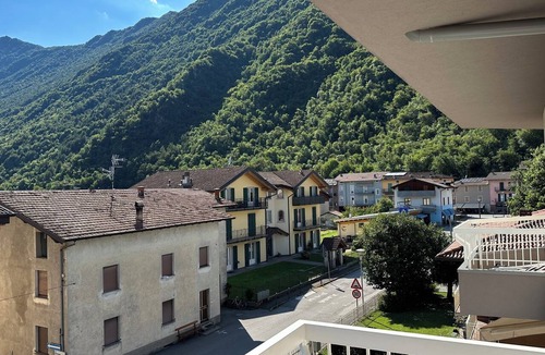 Ponte Caffaro Apartment | The ideal getaway for families, nestled between the lake and the mountains.