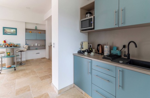 Molleges Bed & Breakfast | THE INTIMACY OF A PROVENCE ESTATE LA SUITE EUCALYPTUS 5 EPIS