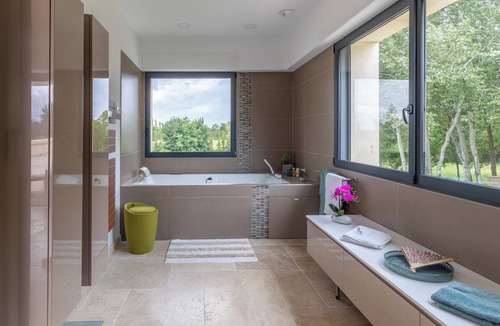 Molleges Bed & Breakfast | THE INTIMACY OF A PROVENCE ESTATE LA SUITE EUCALYPTUS 5 EPIS